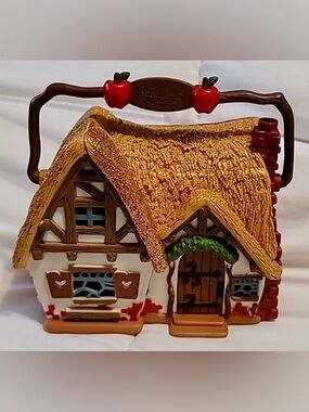 DISNEY - ANIMATOR’S COLLECTION - SNOW WHITE’S COTTAGE - COLLECTIBLE MICRO HOUSE